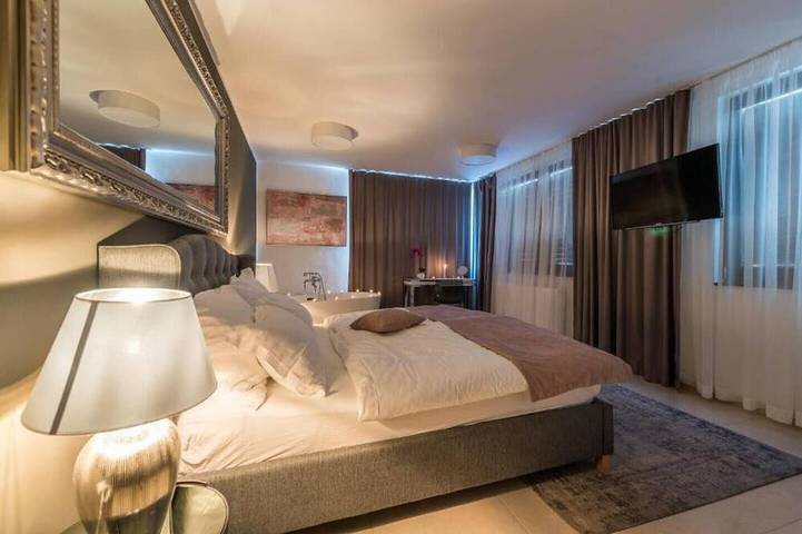 Dvokrevetna soba Deluxe s bračnim krevetom i kadom in Smoljanac, Plitvicer Seen