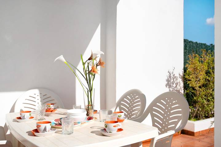 Apartamento entero, Apartamento familiar "Dúplex Tejar con Piscina" con terraza privada, piscina compartida y Wi-Fi in Conil de la Frontera, Costa de la Luz