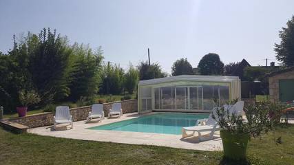 Gîte pour 7 personnes, avec piscine ainsi que vue et jardin à Fossemagne