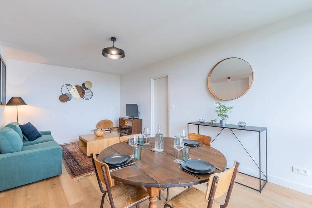Entire apartment, Two bedrooms with balcony and parking in La Madeleine, Lille region