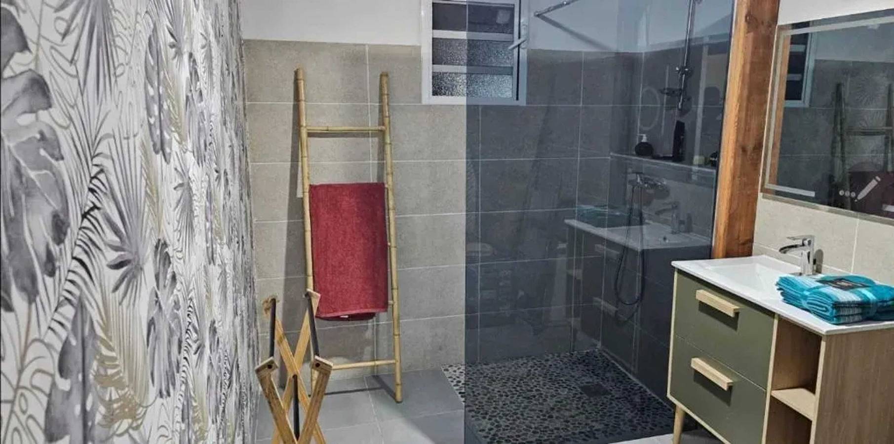 Entire apartment, Bright Apartment with Pool in Le Moule, 70 m² in Le Moule, Guadeloupe (Caribbean)