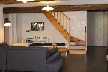 Gîte pour 10 personnes, avec jardin ainsi que sauna et jacuzzi dans Marne
