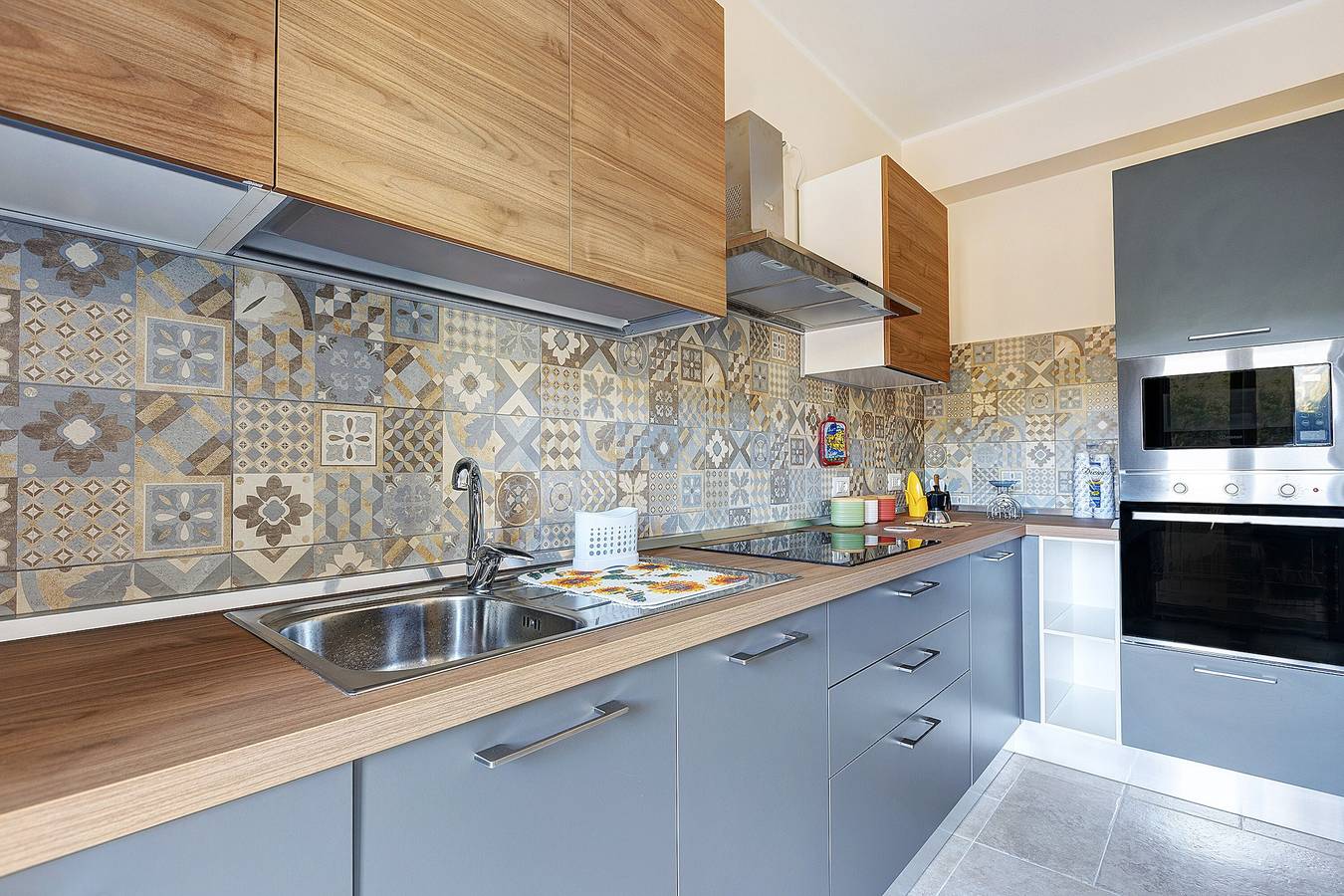 Appartement entier, Appartement « Malluzzo Holidays » avec vue sur les collines, Wi-Fi et climatisation in Patti, Province de Messina