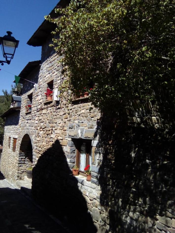 Casa rural para 9 personas, con Balcón y Terraza además de Jardín y Vistas en La Jacetania