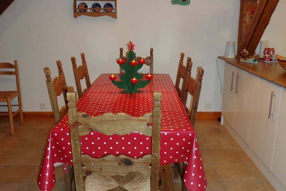 Geheel appartement, Groot penthouse-appartement, balkon, 10 slaapplaatsen, familie- en huisdiervriendelijk. in Seytroux, Thonon-les-Bains en omgeving