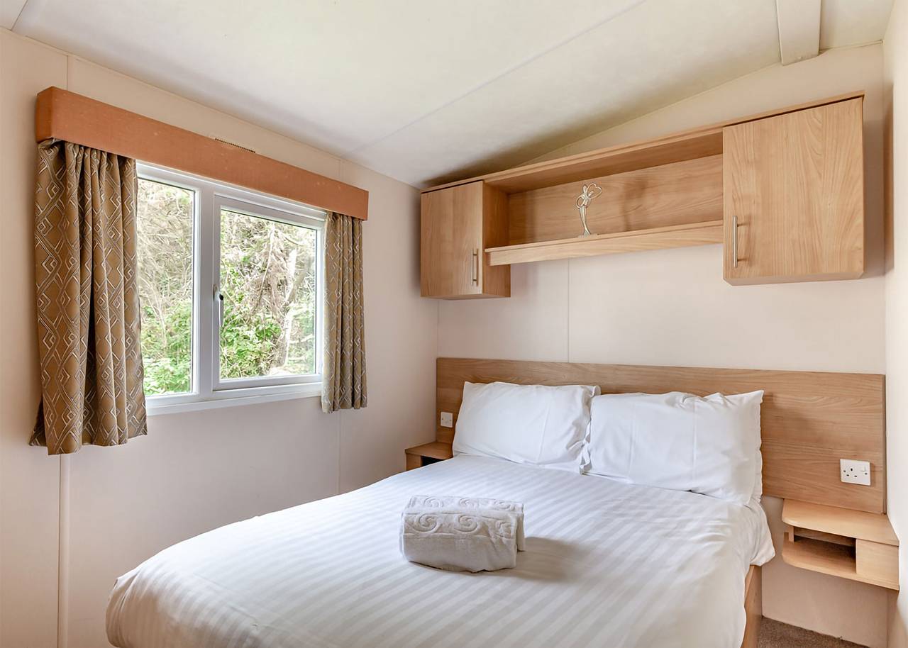 Silver Caravan. With ensuite and decking. in Cornwall