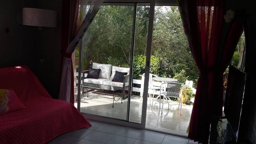 Location de vacances pour 2 personnes, avec piscine ainsi que vue et jardin, animaux acceptés à Restinclières - 4