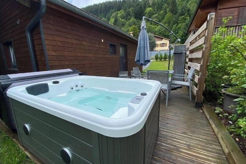 Chalet du Petit-Bouchot : cosy, spa privatif, 2p in Rochesson, Parc naturel régional des Ballons des Vosges