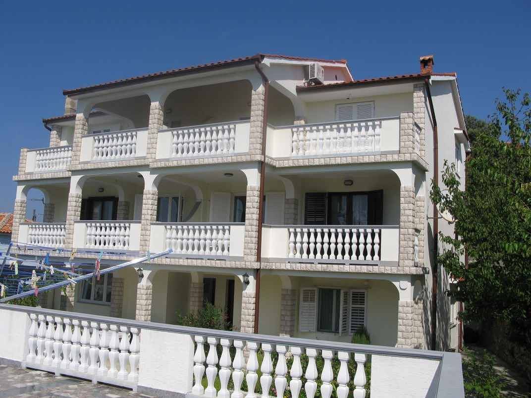 Entire holiday apartment, Holiday apartment with air conditioning  in Lopar, Rab