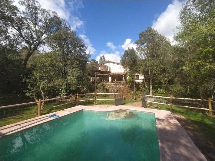 Casa rural para 12 personas, con Balcón y Terraza además de Jardín y Piscina en Castaño del Robledo