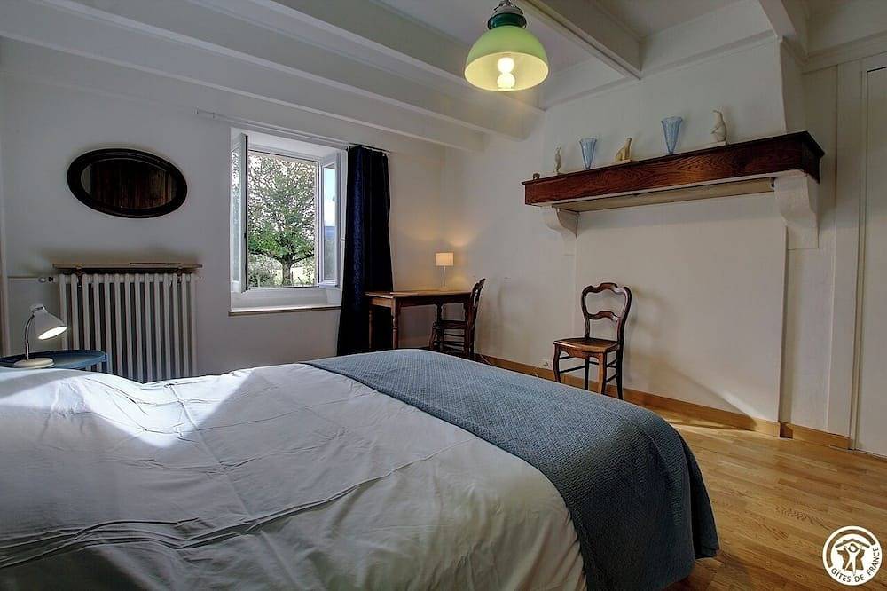 Maison Joly - Hautecourt Romaneche in Hautecourt-Romanèche, Jura Francais