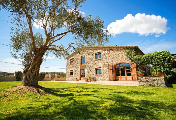 Location de vacances pour 8 personnes, avec terrasse ainsi que piscine et jardin, animaux acceptés à Vall-llobrega - 2