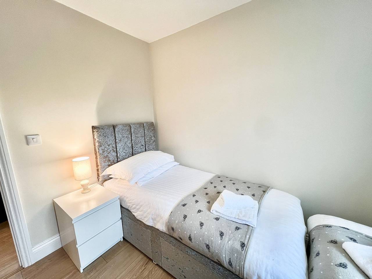 Modern Cosy home, Limeslade Bay - Pass the Keys in Swansea region