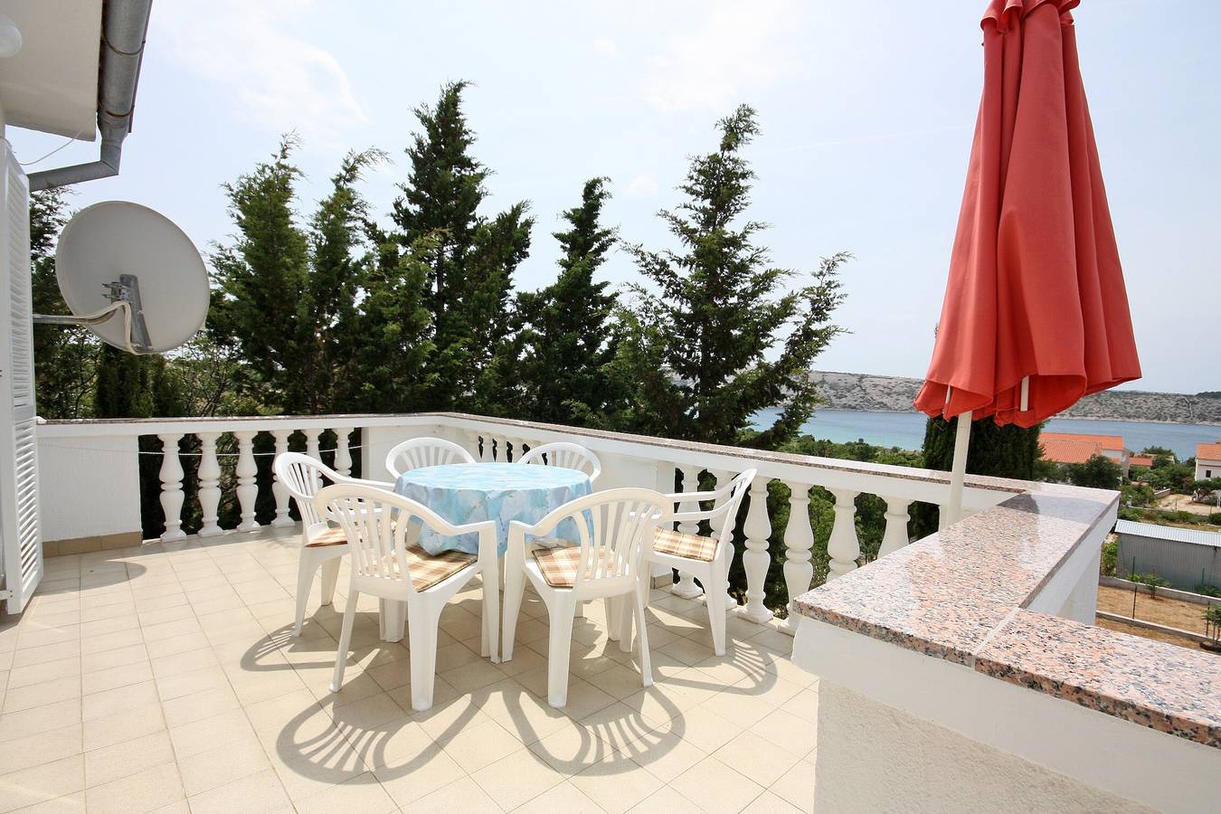 Geheel appartement, Tweekamerappartement met terras en uitzicht op zee Barbat, Rab -a in Barbat na Rabu, Rab