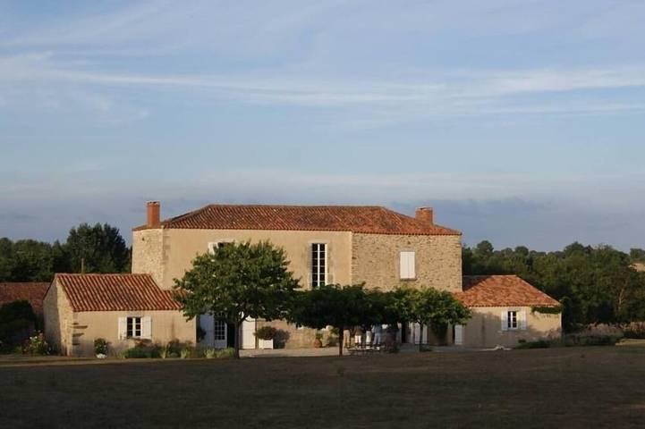 Location de vacances pour 10 personnes, avec terrasse et jardin à Saint-Vincent-sur-Graon
