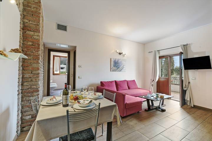 Agriturismo voor 4 personen, with zwembad and uitzicht op het meer as well as balkon, kindvriendelijk aan de Noord-Italiaanse meren