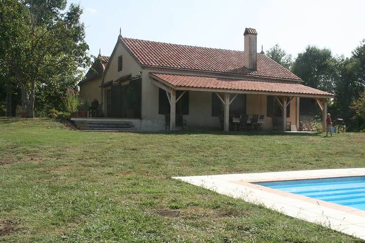 Gîte pour 9 personnes, avec terrasse et jardin à Labarthète