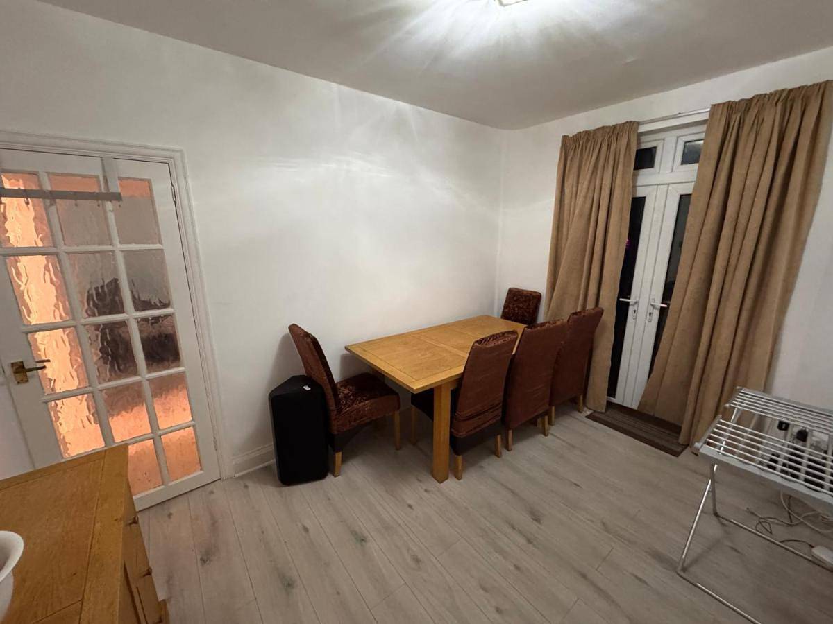 Big room, king size bed with private bathroom in a Stylish 4 bed Home with Large Garden & Drive, in Coventry, Birmingham Area