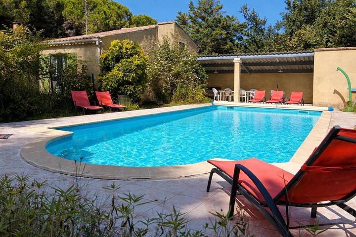 Casa de vacaciones para 6 personas, con vistas además de jardín y piscina, Familias con niños en Mondragon