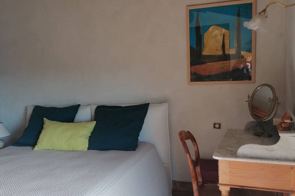 Chambre Dans Maison de Caractère Proche du Mt Ventoux in Crillon-le-Brave, Parc naturel régional du Mont-Ventoux