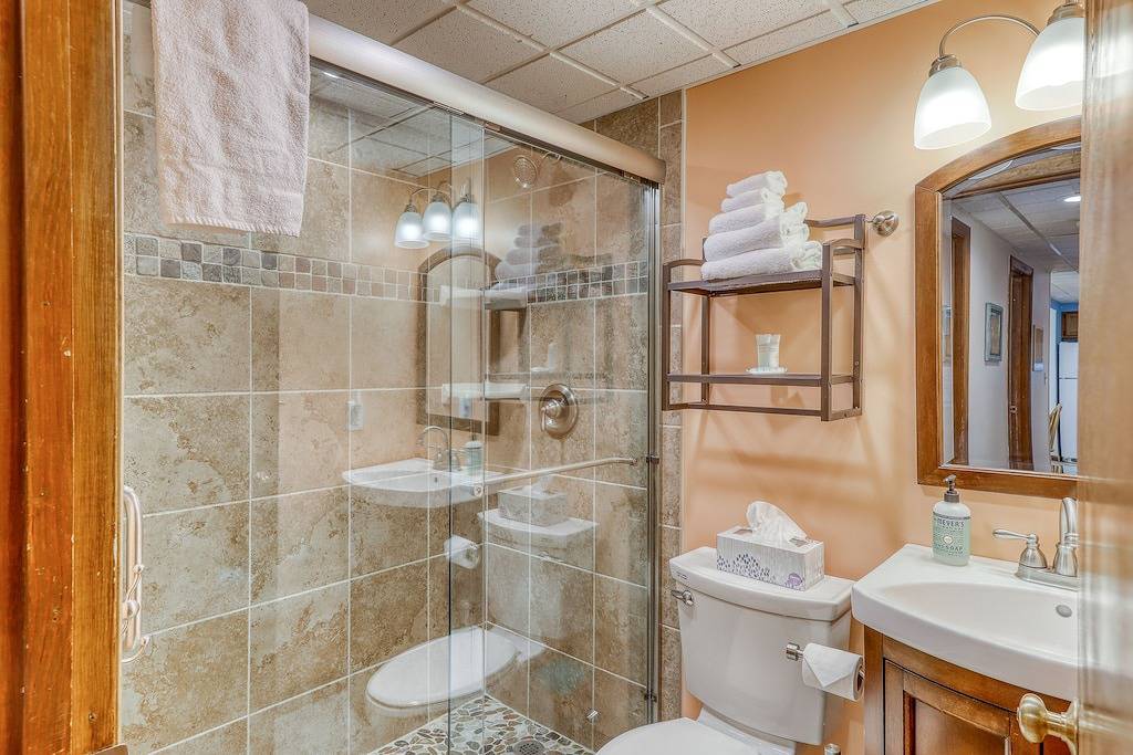 Ganze Wohnung, Neue Auflistung! Gemütliche Wohnung mit gemeinsam genutzten Pools, Whirlpool und Sauna auf der Ski-Shuttle-Route! in Killington, Rutland County