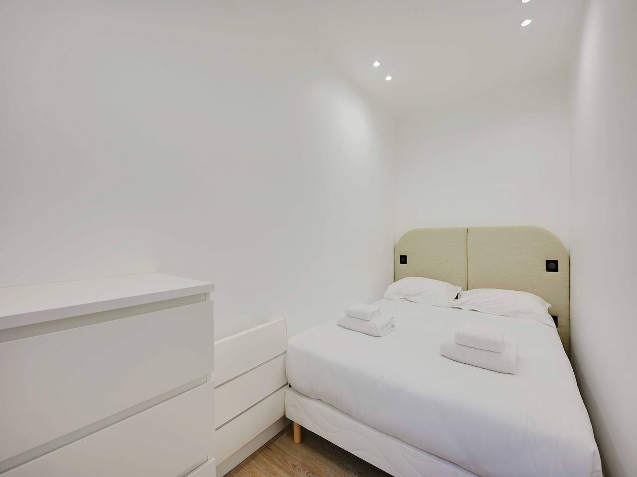 Ganze Wohnung, Modern apartment with terrace in Aubervilliers, Seine-Saint-Denis
