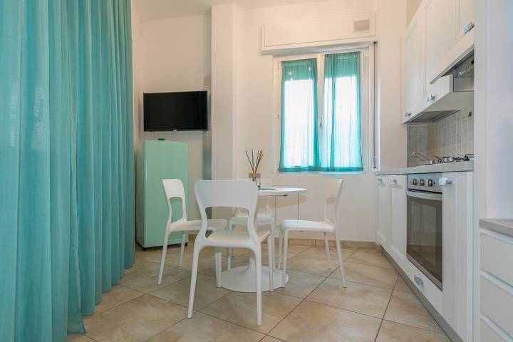 Appartamento intero, Appartamento Casa dell'Elba con vista mare, balcone e Wi-Fi in Piombino, Costa degli Etruschi
