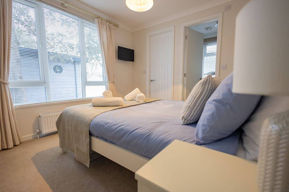 Shearwater - A luxury front line lodge on  Sandhills Holiday Park Mudeford in Mudeford, Christchurch