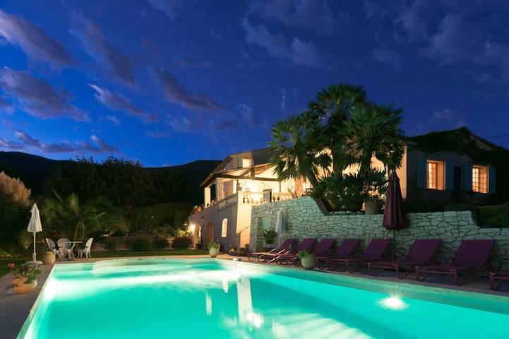 Villa pour 10 personnes, avec jardin à Tourrettes-sur-Loup