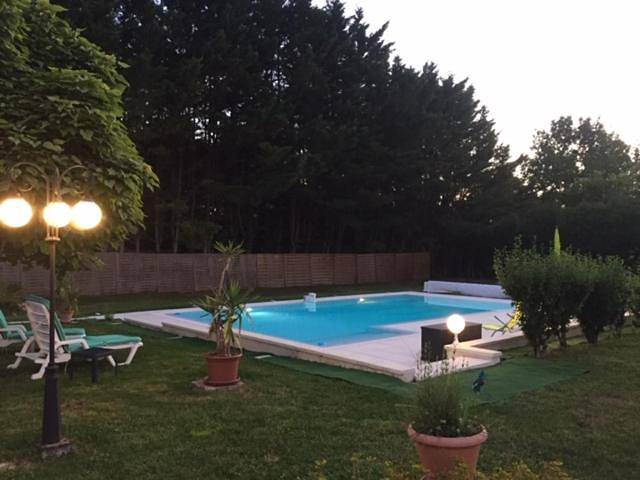 Gîte pour 7 personnes, avec jacuzzi ainsi que jardin et piscine, animaux acceptés à Ribagnac