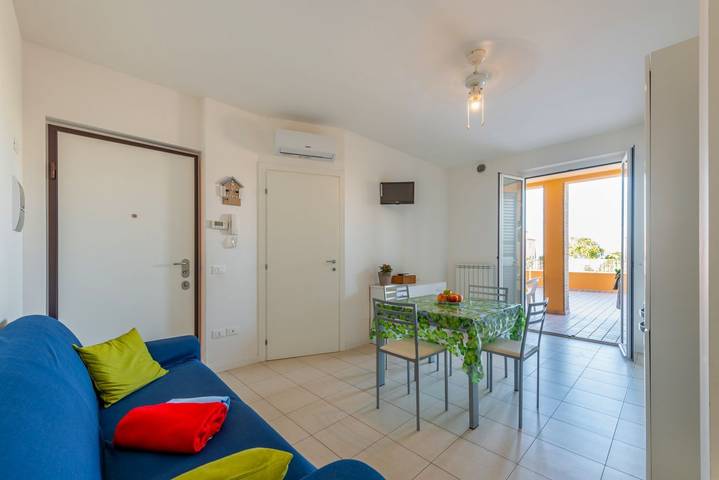 Appartamento intero, Guesthost - New! Apt 5 min from the sea with Terrace & Parking in Marotta, Mondolfo (Comune)