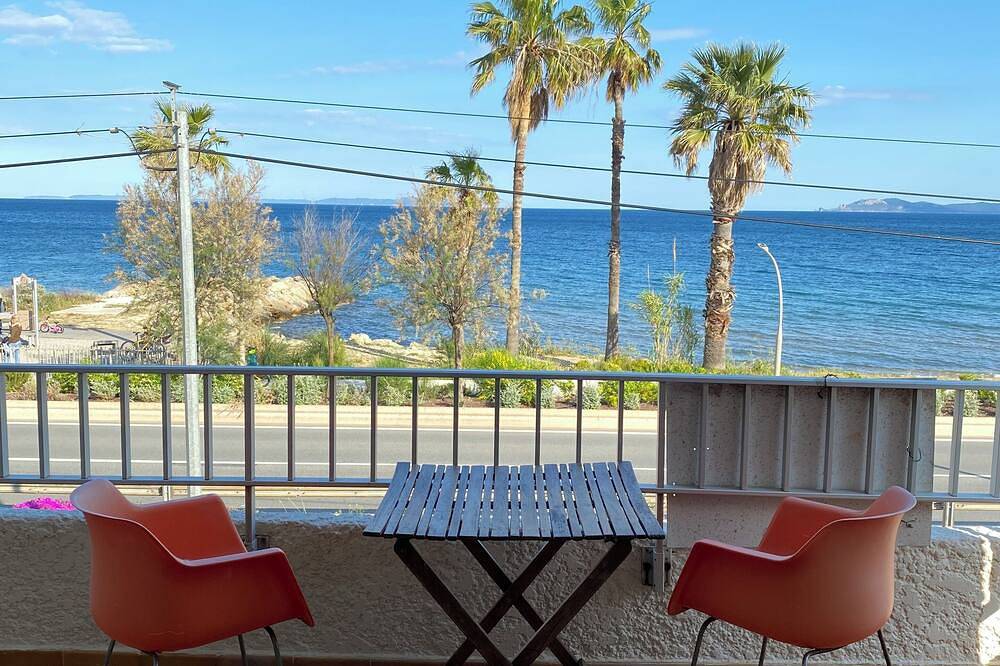 Ganze Wohnung, Komfortable Wohnung für 8 Personen am Meer 1. Linie mit Blick auf das Meer nach Süden in Hyeres, Toulon Region