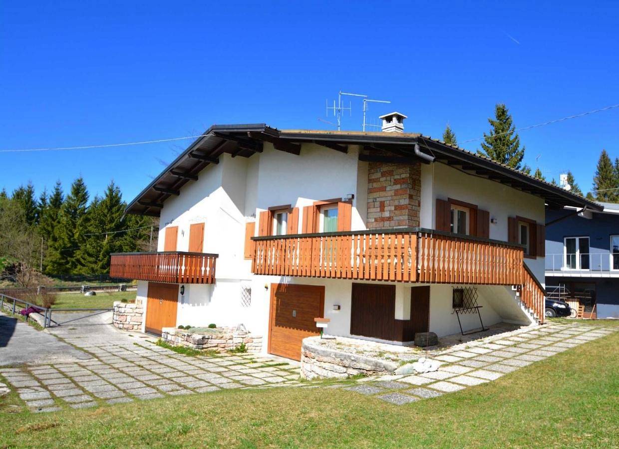 Graziosa Bifamiliare Ad Asiago con giardino privato in Asiago, Provincia di Vicenza