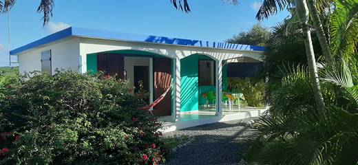Gîte pour 5 personnes, avec jardin ainsi que terrasse et piscine en Guadeloupe