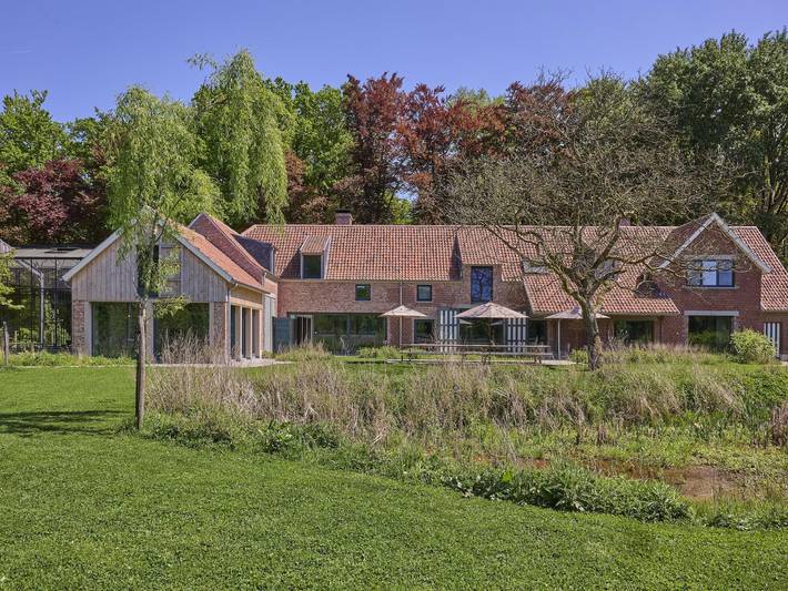 Villa for 24 personer, med terrasse og hage i Belgia