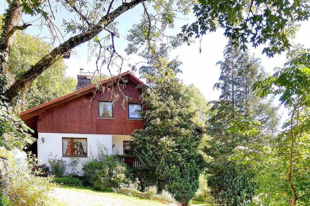 Ganze Wohnung, Gemütliche Ferienwohnung mit Panoramablick in Gersfeld, Rhön-Hessen