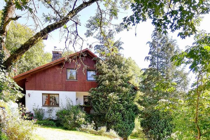 Ferienwohnung für 4 Personen, mit Whirlpool und Terrasse sowie Garten in Gersfeld