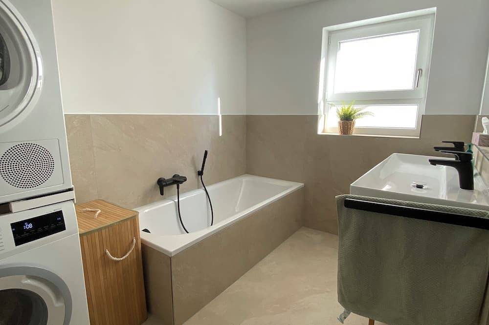 Ganze Wohnung, Ferienwohnung Reblandliebe für 2-4 Personen, Nähe Straßburg, Europapark, Durbach in Offenburg, Mittlerer Schwarzwald