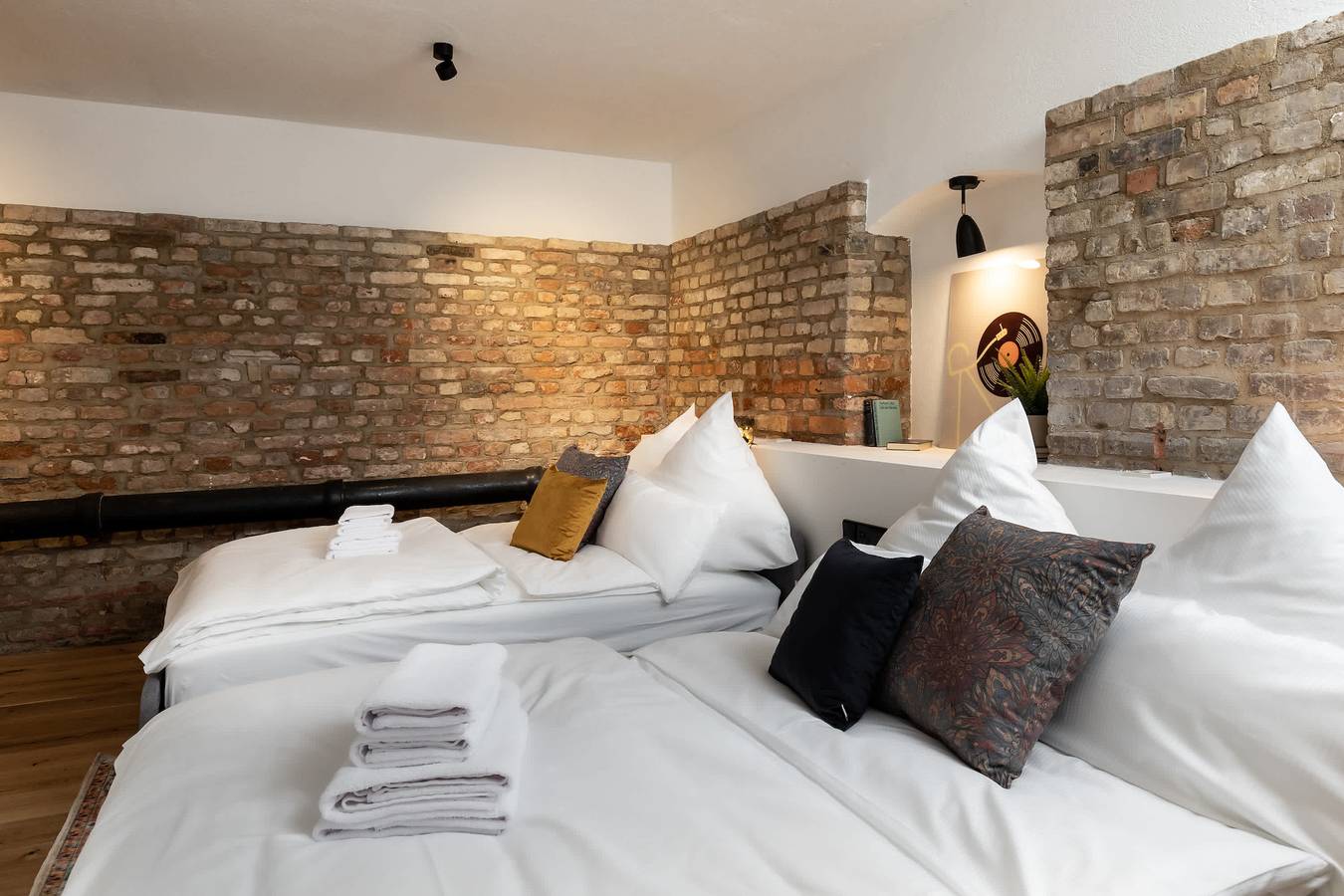 Ganze Ferienwohnung, Industrial Loft Duplex (100sqm) near Antonplatz in Weissensee (Berlin), Berlin