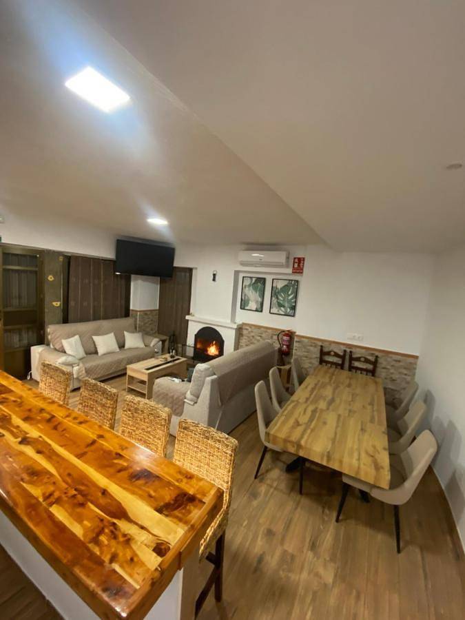 Casa de vacaciones para 10 personas, con jardín y piscina además de vistas y vistas al lago, Se admiten mascotas en Parque natural de las Lagunas de Ruidera - 4