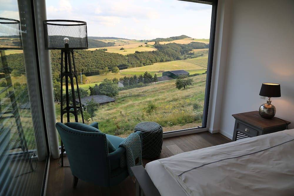 Luxus-Neubau in Bestlage: Eifel, Nürburgring, A61, Panoramablick, Saunahaus in Niederdürenbach, Osteifel