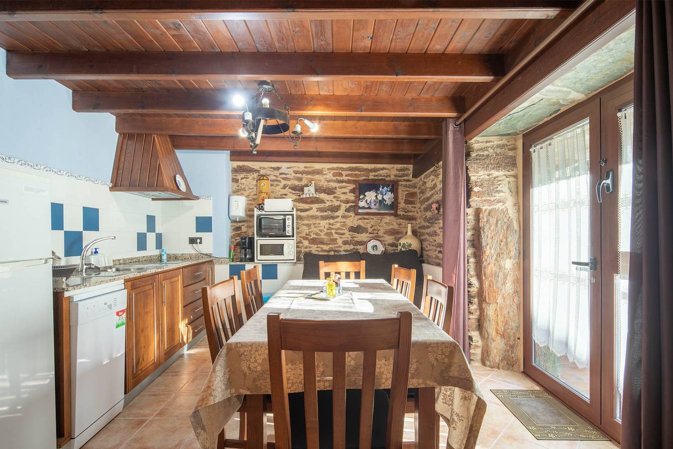 Country House 'O Forno Do Curro -Casa Da Amendoa' with Mountain View in Boborás, Ourense Region