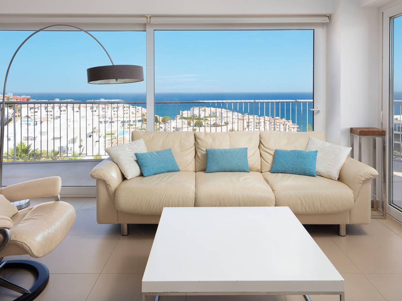 Entire apartment, Beautiful modern apartment in Benalmádena with terrace and parking in La Capellania, Benalmádena