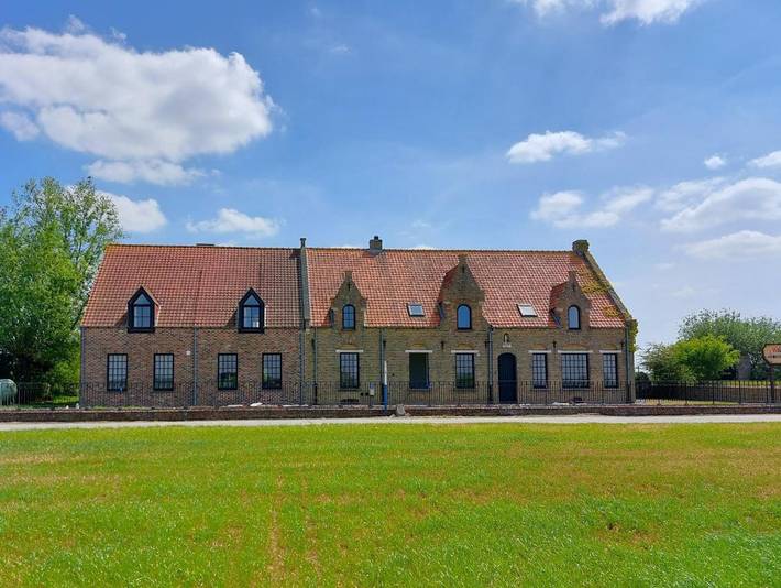Location de vacances pour 32 personnes, avec Terrasse ainsi que Jardin et Vue à Lo-Reninge