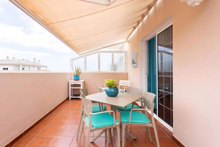 Hel lejlighed, Apartment 'Ático San Juan Teide View By Sydney' with sea view, private terrace and Wi-Fi in Playa de San Juan, Guía de Isora