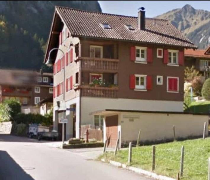 Ferienwohnung für 4 Personen, mit Balkon und Terrasse sowie Garten und Ausblick im Uri
