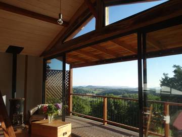 Gîte pour 4 personnes, avec vue ainsi que piscine et jardin à Estadens