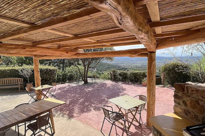 Gîte pour 12 personnes, avec terrasse