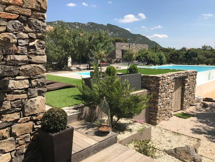 Location de vacances pour 4 personnes, avec vue ainsi que jardin et piscine à Cazevieille - 4