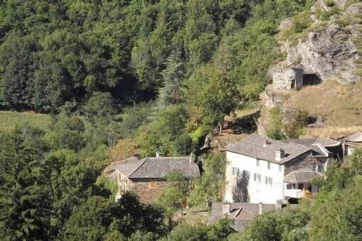 Gîte pour 9 personnes, avec balcon à Rousses
